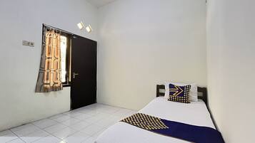 Habitación individual básica | Escritorio, wifi gratis y ropa de cama