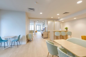 Café da manhã com buffet todos os dias mediante uma taxa