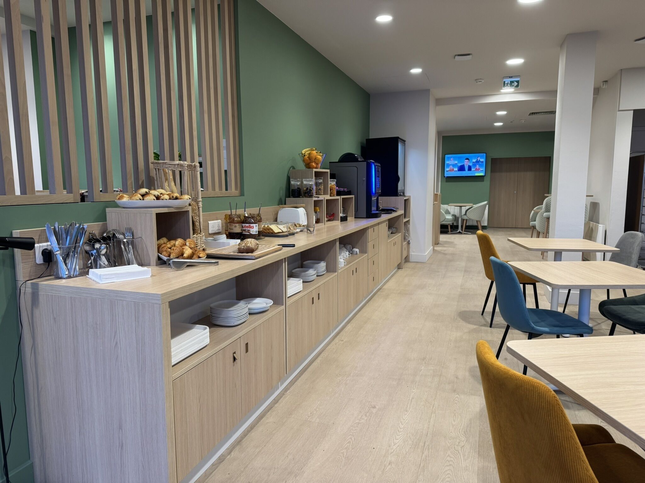 每日供應吃到飽早餐 (每人 EUR12)