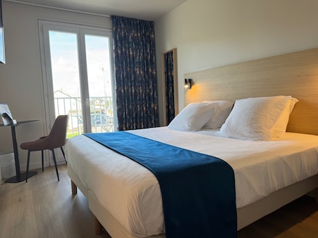Comfort Double Room | Free WiFi, bed sheets. Brit Hotel Confort Carhaix