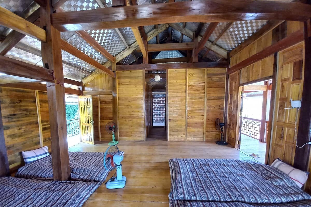 Economy-Chalet | Daunenbettdecken, Betten mit Memory-Foam-Matratzen, Schreibtisch