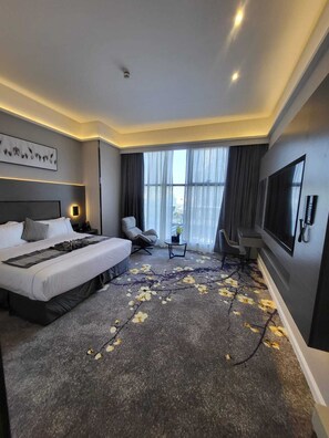 Deluxe Room, 1 King Bed | In-room safe, soundproofing - msharef almoden hotel (Riyadh)