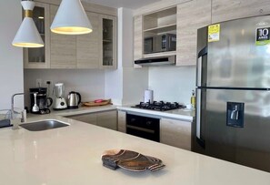 Fridge, microwave, stovetop, dishwasher - w* | Cozy 2BR w/ balcony n AC in Cartagena (La Boquilla)