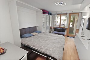 1 habitación, tabla de planchar con plancha, wifi gratis y ropa de cama