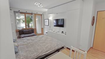 BĂŒgeleisen/BĂŒgelbrett, kostenloses WLAN, BettwĂ€sche