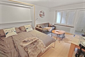 Fer et planche à repasser, Wi-Fi gratuit, draps fournis