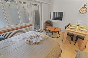Iron/ironing board, free WiFi, bed sheets