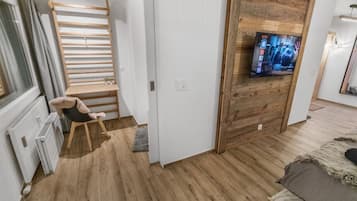 1 soverom, strykejern/-brett, wi-fi (inkludert) og sengetøy