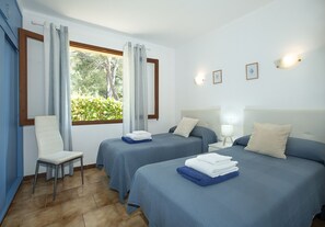 6 bedrooms, in-room safe, iron/ironing board, travel cot - VILLA TONIETA - 10 MIN WALK TO THE BEACH (Pollensa)