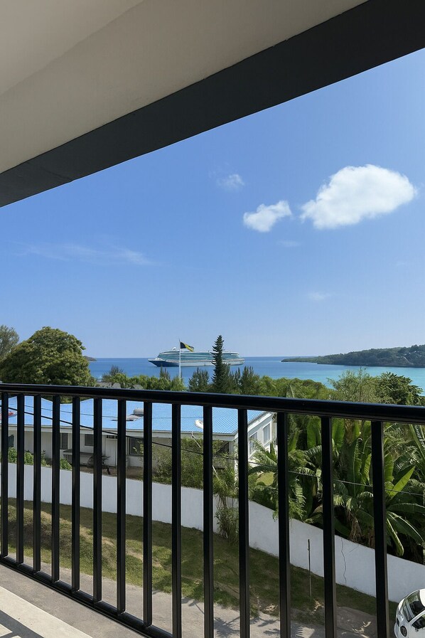 Rooftop terrace - Crown Royale Hotel & Lounge (Port Vila)