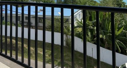 Crown Royale Hotel & Lounge