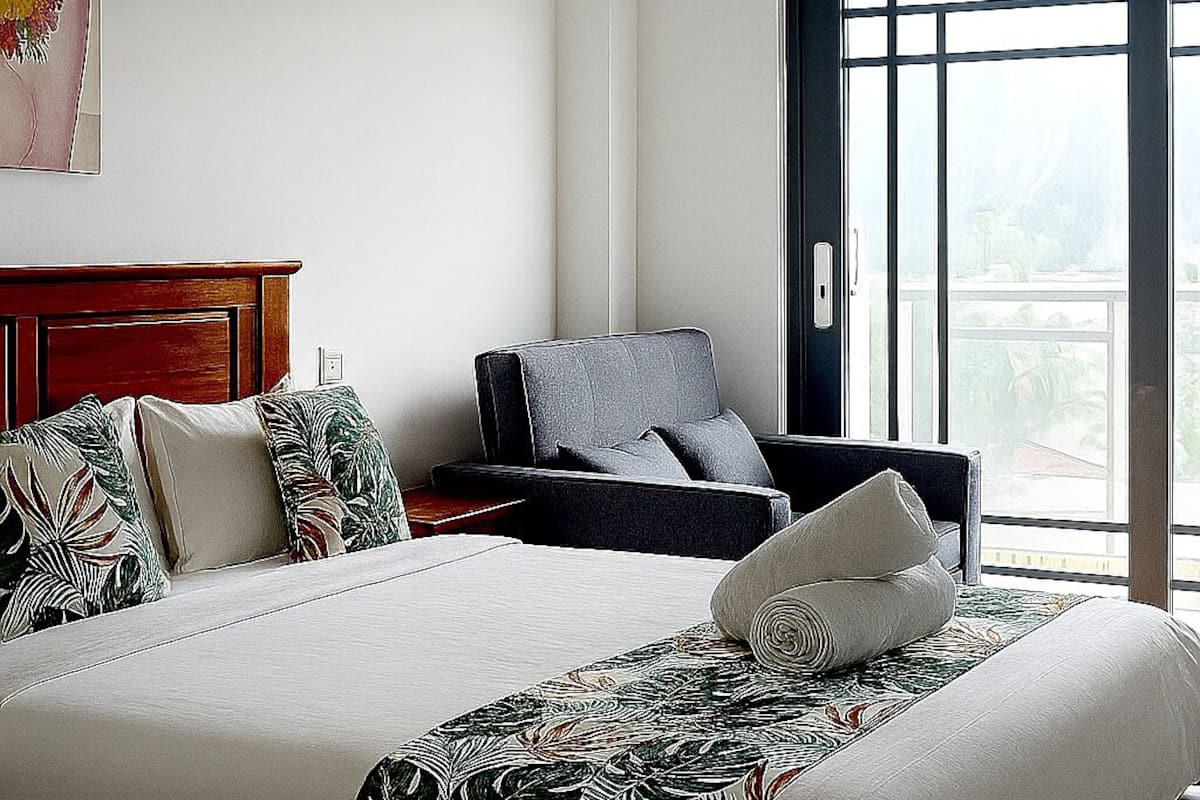 Superior Double Room | Living area | 40-inch flat-screen TV with digital channels