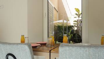 Daily buffet breakfast for a fee
