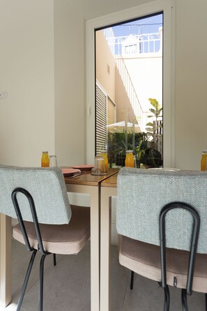 Frokostbuffé hver dag (EUR 12 per person)