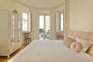 Habitación doble, 1 cama de matrimonio, balcón, vistas al jardín | Ropa de cama de alta calidad y decoración individual