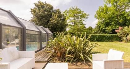 Maison spacieuse et moderne avec piscine privée, jardin clos et équipements complets, proche Mont St-Michel.