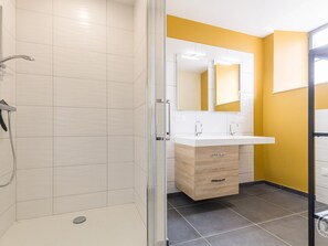 Bathroom - Cozy house with terrace and parking in Cuves (Cuves)