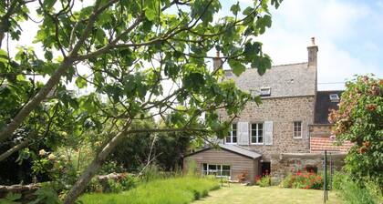 Charming house with enclosed garden near Fermanville port
