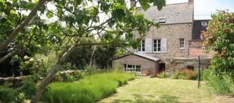 Charming house with enclosed garden near Fermanville port
