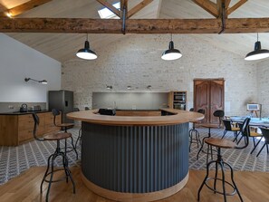Dining - Luxury Apartment with Truffle Cuisine & Garage - 2 Guests, Jarnac (Jarnac)