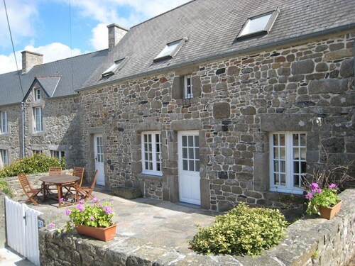 Cozy house near beach, internet, pets welcome