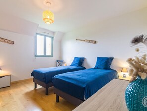 5 quartos, escrivaninha, Wi-Fi de cortesia, roupa de cama