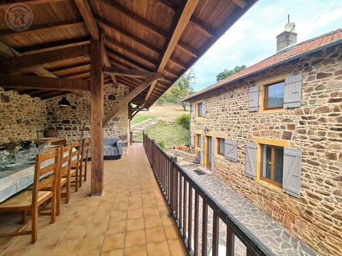 Modern country house with pets allowed, terrace and internet