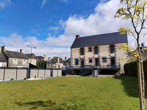 المنشأة من الخارج