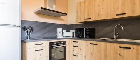Fridge, microwave, oven, dishwasher