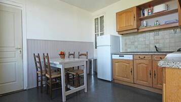Fridge, microwave, dishwasher
