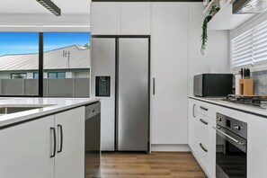 Réfrigérateur, micro-ondes, four, lave-vaisselle