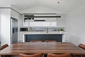 Fridge, microwave, oven, dishwasher - Holiday Pavilion- Relax in Taupo (Taupo)