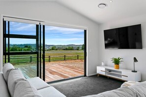 Unclassified image, 3 of 35, button - Holiday Pavilion- Relax in Taupo (Taupo)