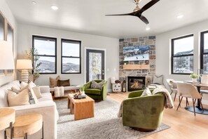 TV, fireplace