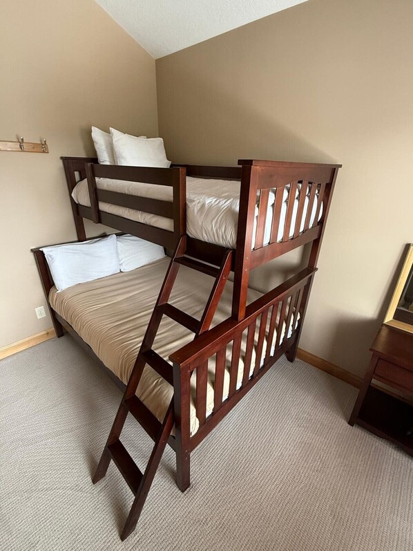 4 bedrooms, desk, iron/ironing board, WiFi