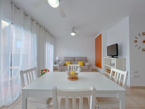 Dining - Apt. 2 pax 200 m from the beach, free wifi - Blanes. Vivalidays Angels. (Blanes)
