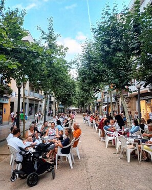 Outdoor dining - Apt. 2 pax 200 m from the beach, free wifi - Blanes. Vivalidays Angels. (Blanes)