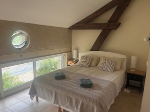 2 makuuhuonetta, silitysrauta/-lauta, vauvan matkasänky, ilmainen Wi-Fi