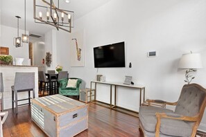 TV - Cozy Mid-City Cottage | Outdoor Patio w/ Backyard (New Orleans)