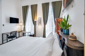 Unclassified image, 5 of 40, button