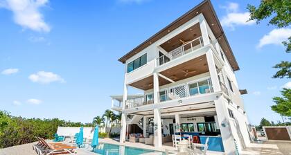 Luxury Seaside Escape ~ Pool ~ Dock ~ Scenic Views