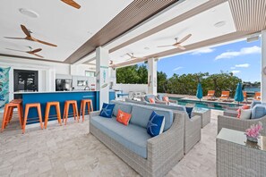 Outdoor dining - Luxury Seaside Escape ~ Pool ~ Dock ~ Scenic Views (Marathon)