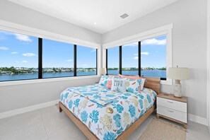 5 bedrooms, desk, iron/ironing board, free WiFi