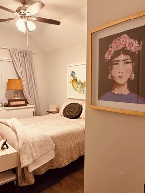 2 bedrooms, WiFi, bed sheets - Beautiful Bed and Breakfast located in a Quaint Beach town (Highlands)