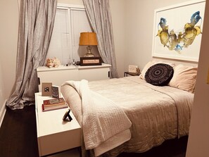 2 bedrooms, iron/ironing board, WiFi, bed sheets - Beautiful Bed and Breakfast located in a Quaint Beach town (Highlands)