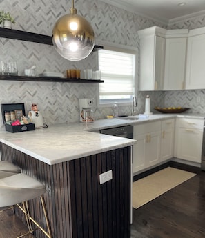 Fridge, microwave, toaster, cookware/dishes/utensils - Beautiful Bed and Breakfast located in a Quaint Beach town (Highlands)