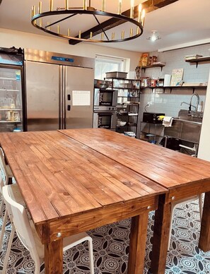 Dining - Beautiful Bed and Breakfast located in a Quaint Beach town (Highlands)