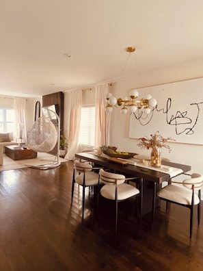 Dining - Beautiful Bed and Breakfast located in a Quaint Beach town (Highlands)