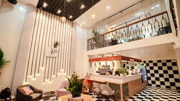 Coin salon dans le hall