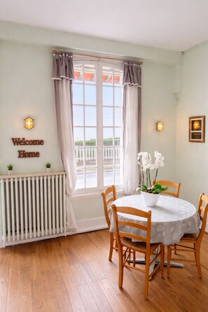 Dining - Villa La Petite Normandy Vue Mer (Trouville-sur-Mer)